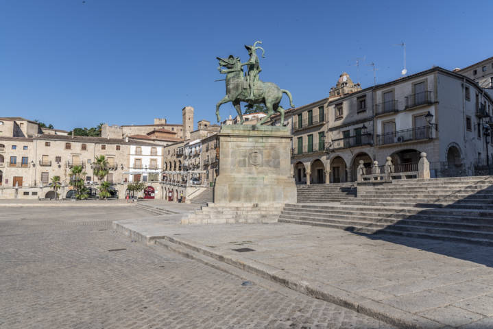 41 - Caceres - Trujillo - Plaza Mayor y estatua de Francisco Pizarro